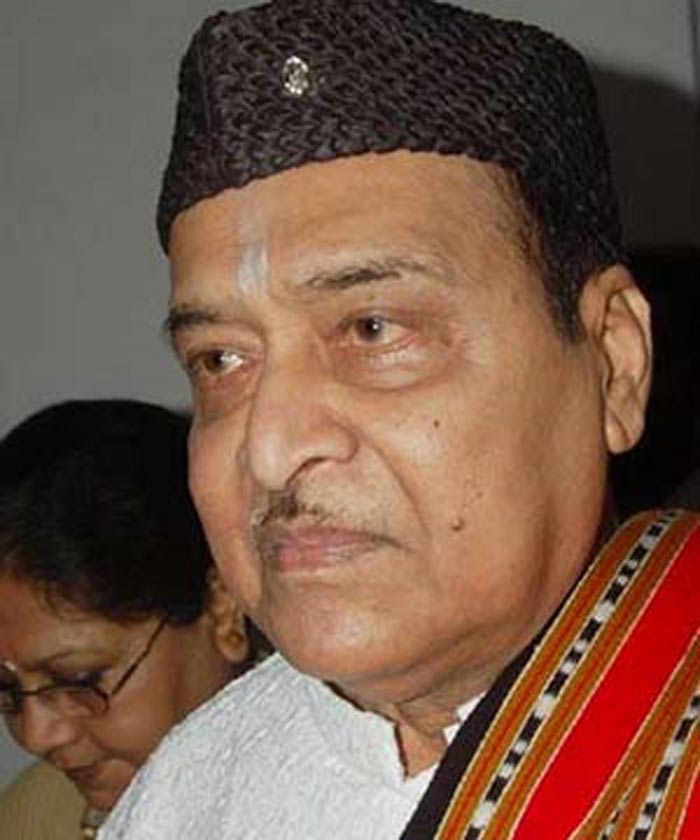 <b>Bhupen Hazarika</b>: The world of entertainment suffered another blow when inspirational composer-singer Bhupen Hazarika died on November 5, days after Ghazal maestro Jagjit Singh.  Putting the spotlight on music from Assam, Bhupen Hazarika was among the most important cultural icons from north-east India.  His impressive body of work of more than 1500 songs, includes unforgettable melodies like <i>Ganga behti ho kyon</i> and music composed for Assamese film <i>Chameli Memsaab</i>.  The prolific and popular singer and songwriter also composed music for the 1993 Hindi film <i>Rudaali</i>.  Songs like <i>Dil Hoom Hoom kare</i> and <i>Jhuti muti Mitwa</i> are brilliant examples of the combination of modern and traditional music in cinema.