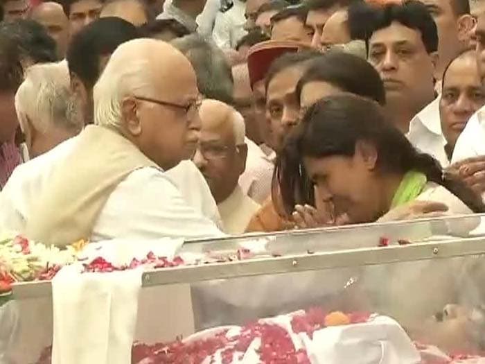 LK Advani with Gopinath Munde's eldest daughter Pankaja