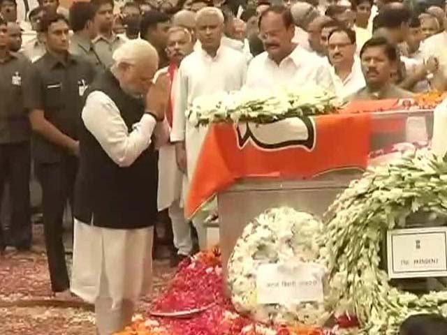 Political Leaders Pay Homage to Gopinath Munde Political Leaders Pay Homage to Gopinath Munde