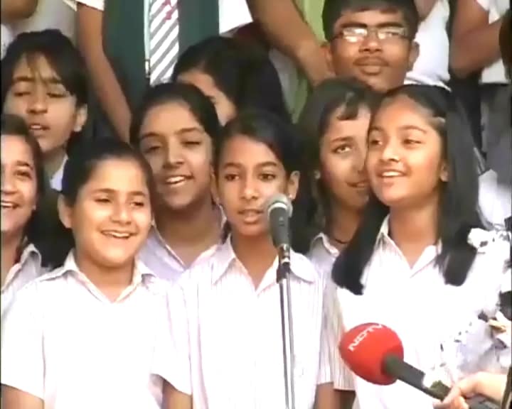 Water conservation was the basic theme that resonated across all the activities. Seen here, school girls from Jaipur singing for water conservation.