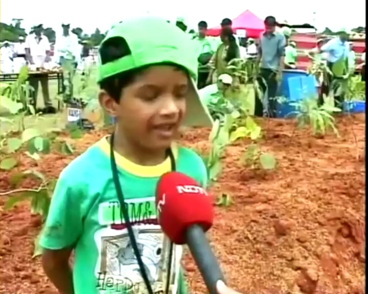Aryan, a student of Ist standard worked hard on a Sunday morning, planting 8 saplings and helping in his own way to create a forest from a barren land.
