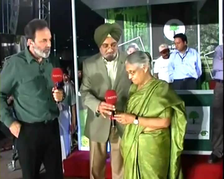 Dr. Prannoy Roy (Chairman,NDTV) in New Delhi with Chief Minister, Sheila Dikshit.