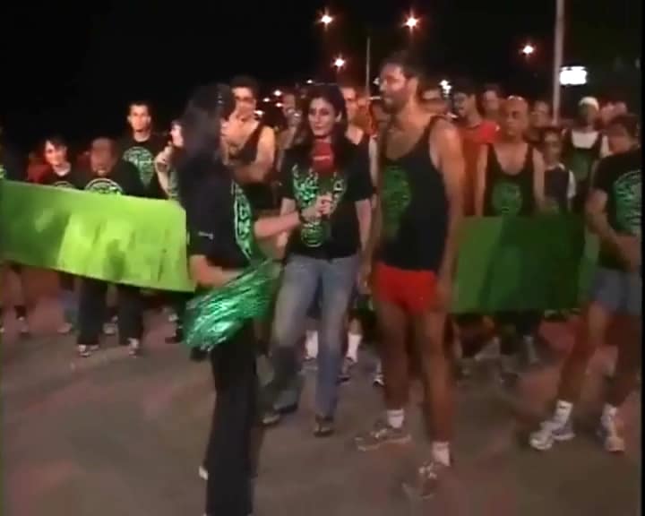 A number of people contributed to the NDTV Greenathon in their own way.<br><br>Bollywood actor Milind Soman ran for the environment covering a span of 100 kilometres. Also seen here is Bollywood actress Raveena Tandon who was present to flag off the marathon.