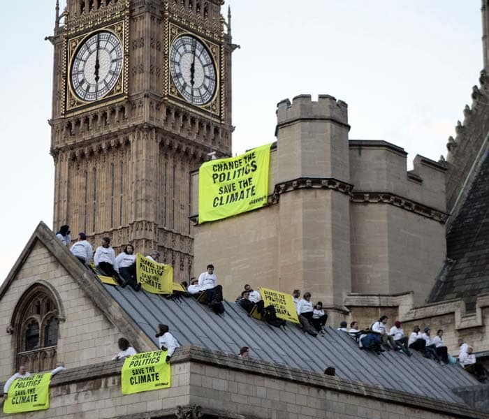 Forty activists occupied the roof of the famous Palace of Westminster in central London, displaying banners reading : &quot;Change the politics, save the climate&quot;.&nbsp; (AFP Photo)