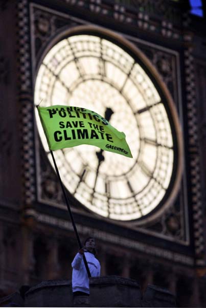 <p>A Greenpeace activist holds a &quot;Save the Climate&quot; flag in front of the Big Ben after demonstrators scaled the roof of the Houses of Parliament to protest against perceived government inaction on climate change, on October 11, 2009 in London. (AFP Photo)</p>