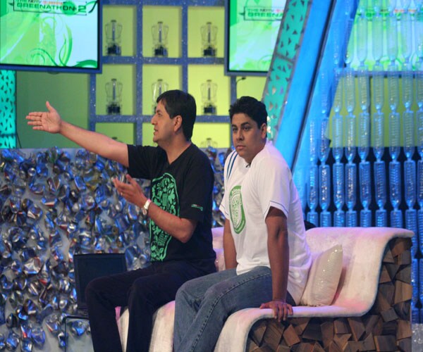 Vikram Chandra and Cyrus Brocha on the sets of NDTV Toyota Greenathon at the Yash Raj studios, Mumbai.