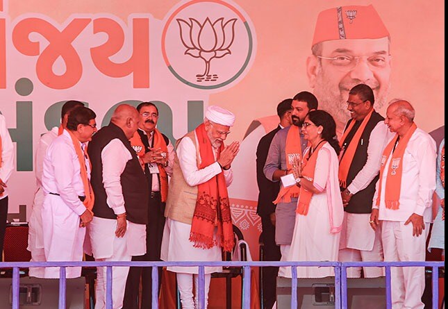Gujarat Assembly Election 2022: पीएम मोदी ने गुजरात में जनसभा को किया संबोधित, देखें तस्वीरें