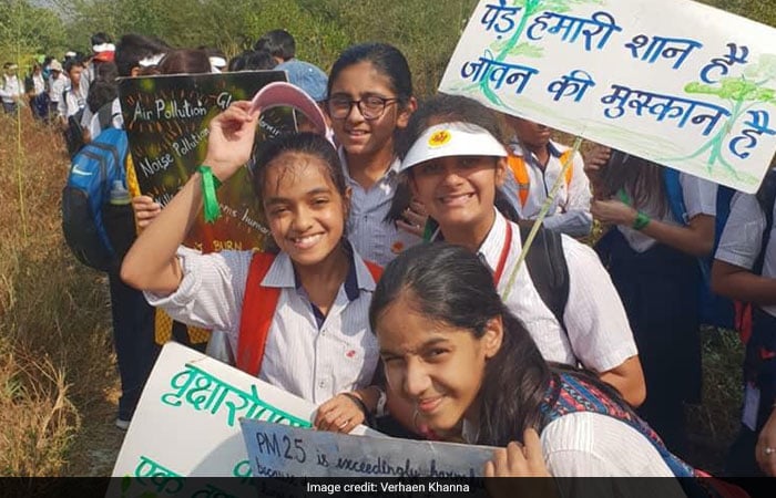 More than 5000 Students In Gurugram Formed A Human Chain To Protect Aravali Biodiversity Park