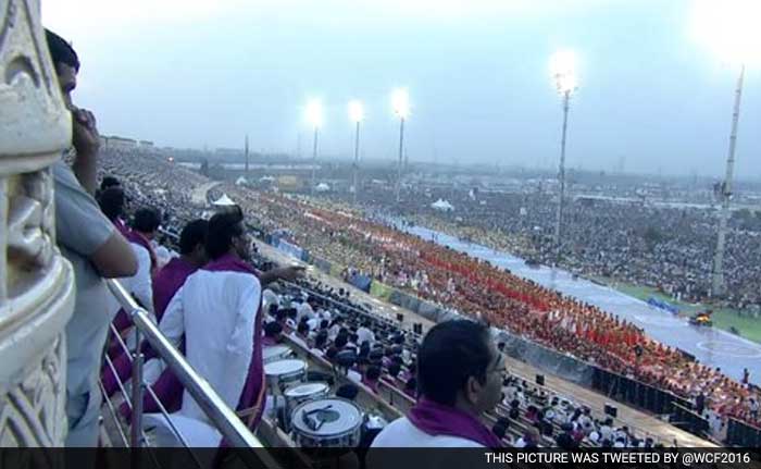 The scale of the event showed in the performance by beautiful dancers who brought to life a lovely rendition of Ganesha Vandana by Chandrika Tandon.