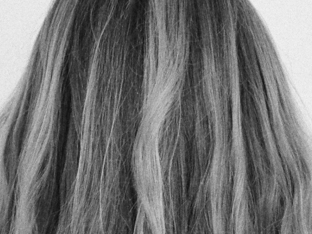 बालों को सफेद होने से कैसे बचाएं