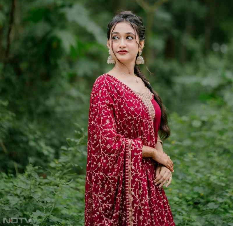 लोहड़ी पर आप एवरग्रीन ब्रेड स्&zwj;टाइल को ट्राई कर सकती हैं. इसमें परांदा भी लगा सकती हैं. Pic Credit- Pexels