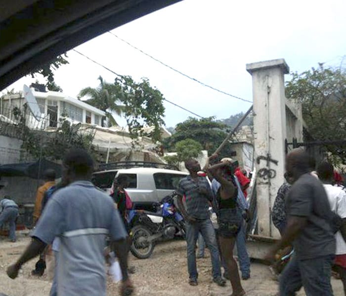 Haiti's President has said that over 1 lakh people could be dead in the earthquake that shook Haiti on Tuesday. The quake has devastated the country's capital. The UN mission chief in Haiti was among the dead, but the UN cannot confirm this. (AFP Photo)