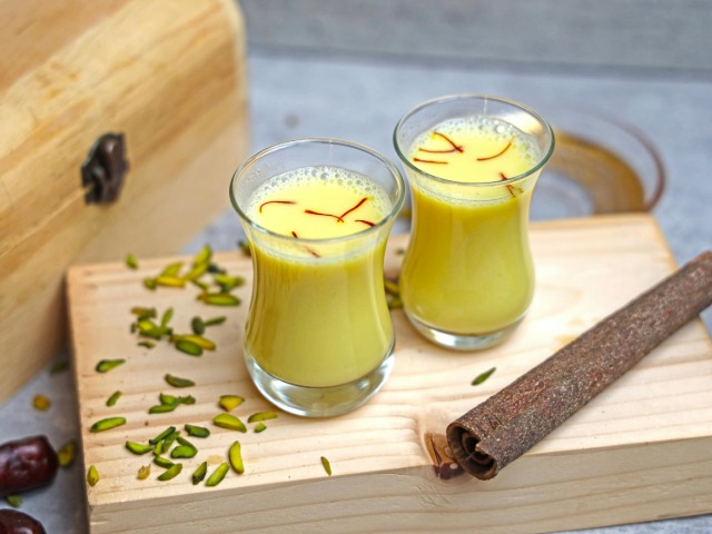 दूध में हल्दी मिलाकर पीने के फायदे