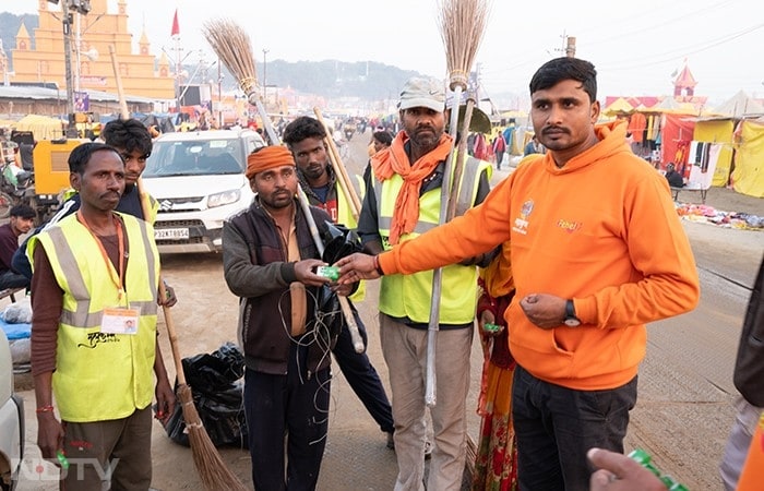 Volunteers distribute Dettol soaps, reminding every devotee that cleanliness is key to spiritual and physical well-being.