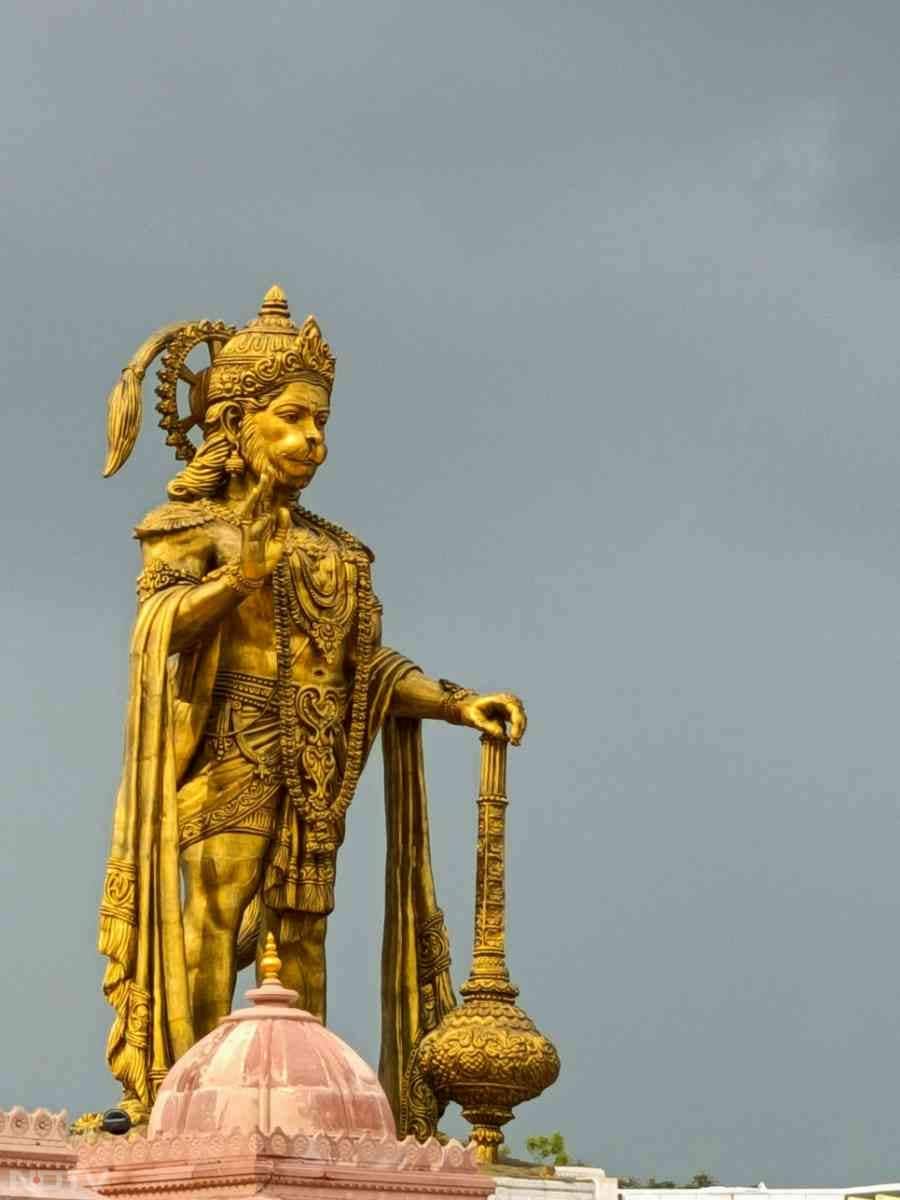 जिस व्यक्ति को कोई शारीरिक पीड़ा या दर्द रहता है तो उन्हें हनुमान बाहुक का पाठ करने से लाभ मिल सकता है.Pic Credit- Pexels