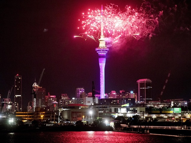 Happy New Year 2023: नए साल के स्वागत के लिए दुनिया भर में जश्न का माहौल, देखें तस्वीरें