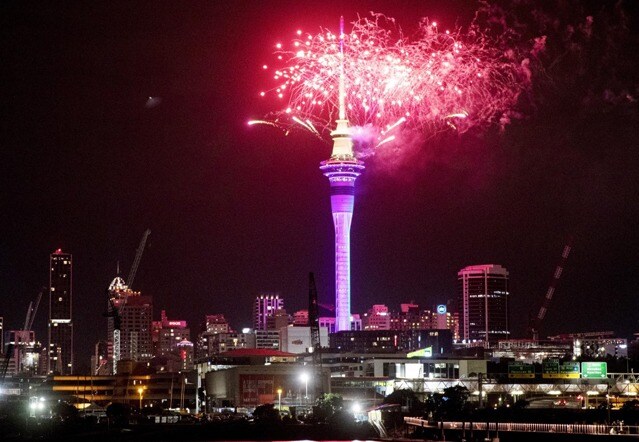 Happy New Year 2023: नए साल के स्वागत के लिए दुनिया भर में जश्न का माहौल, देखें तस्वीरें