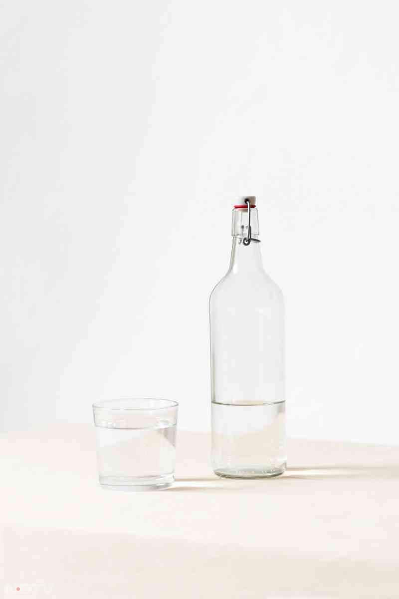 बहुत ज्यादा पानी न पिएं ताकि नींद में रुकावट न आए.