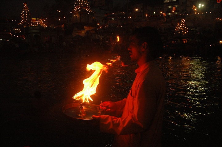 The Ganga aarti is a totally spontaneous happening that captures the essence of the Kumbh and the city it graces. (Image Courtesy: Tejas Mehta)