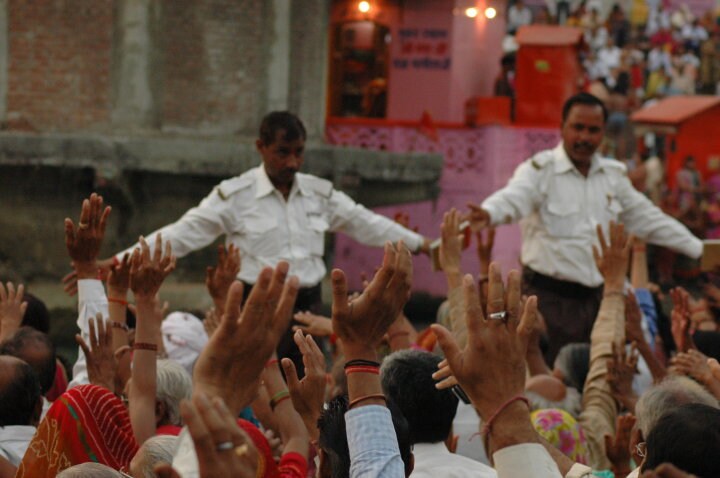 The Maha Kumbh poses a huge organisational challenge to the authorities. There are tens of thousands of policemen, dispersing the crowd over the banks of the river and barricading Har ki Paudi (a mere 150m stretch on the bank of the Ganga considered the holiest of holy places in Haridwar) in order to prevent a stampede. (Image Courtesy: Tejas Mehta)