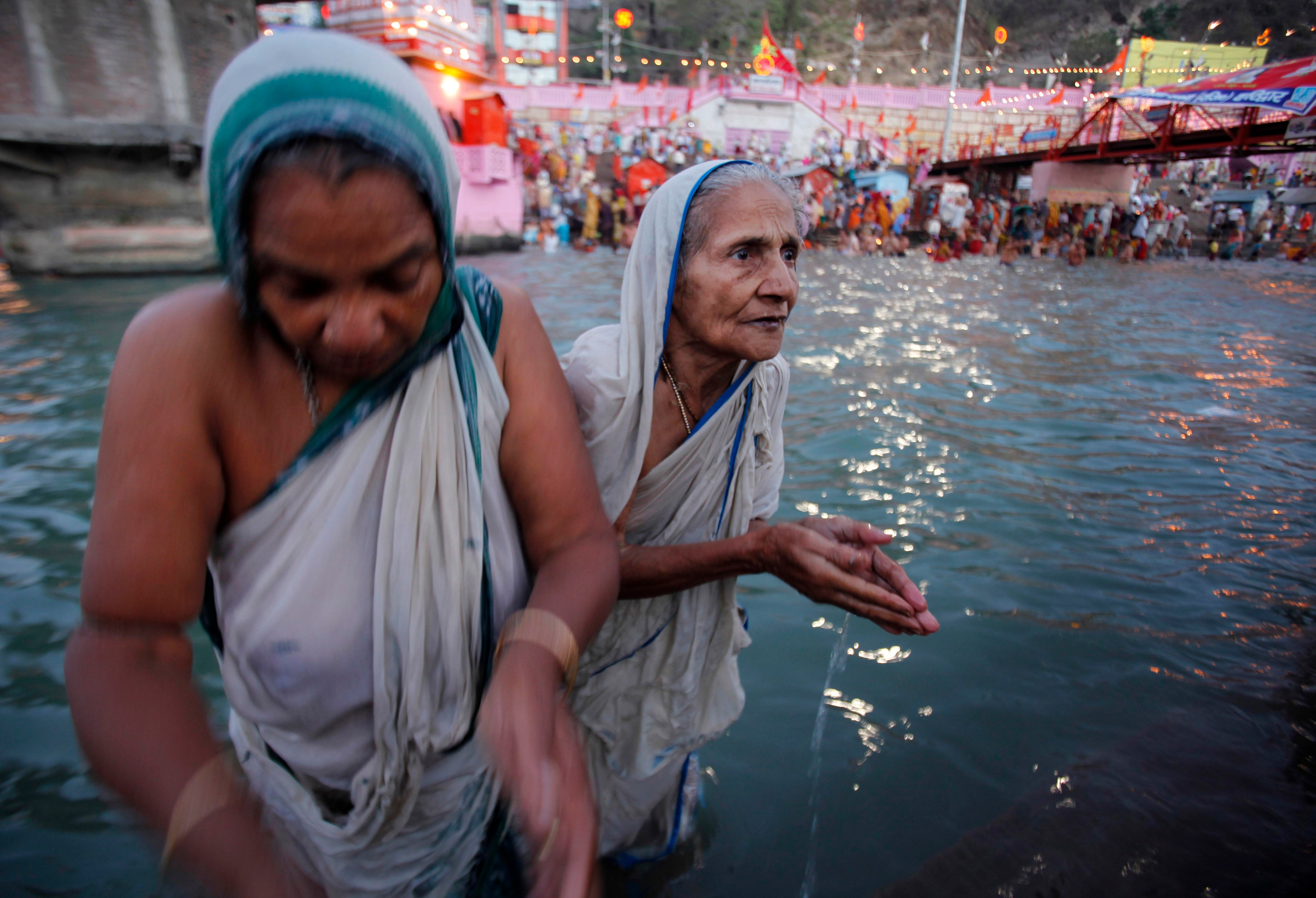 Devotees perform rituals on the banks of Ganga. (AP photo)