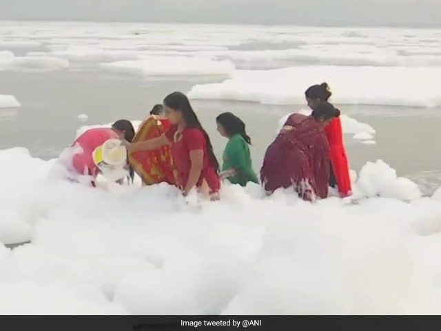 Photo : Toxic White Foam Appears In Yamuna As Devotees Take A Dip On Chhath Puja