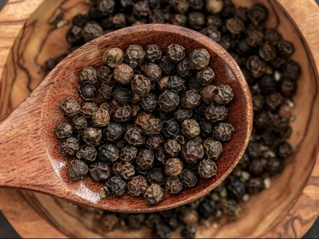 रोजाना 1 काली मिर्च चबाने के फायदे