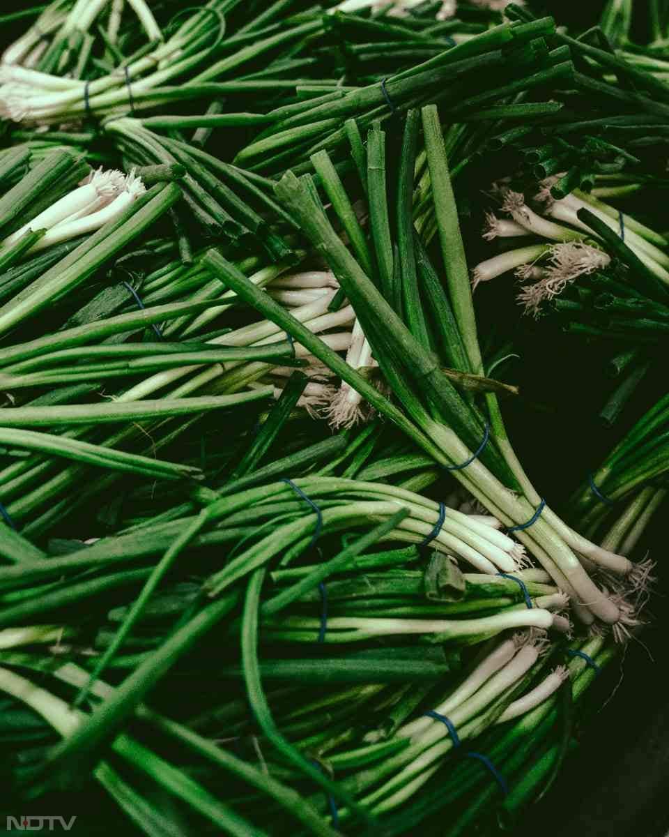 हरी प्&zwj;याज सेहत के लिए बहुत लाभदायक मानी गई है.