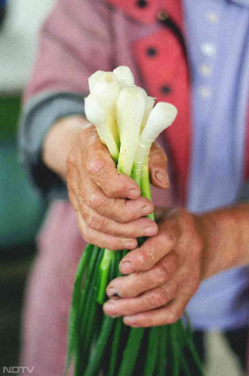 इसमें मौजूद विटामिन C सर्दियों में कमजोर पड़ रही इम्युनिटी को मजबूती देता है.