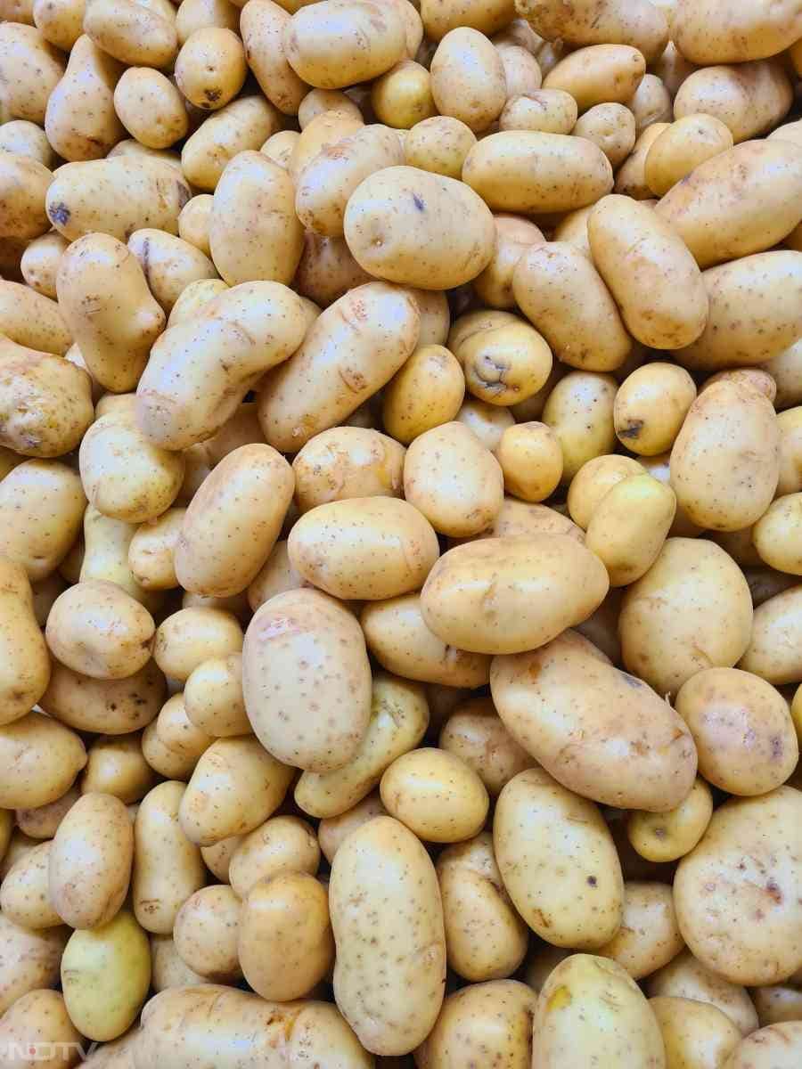 आलू के सेवन से वजन को बढ़ाने में मदद मिल सकती है.