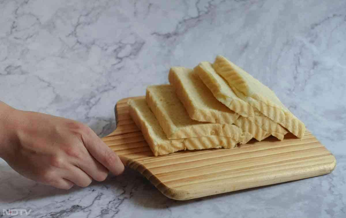 व्हाइट ब्रेड खाने से शरीर को किसी तरह का पोषण नहीं मिलता.Pic Credit- Pexels