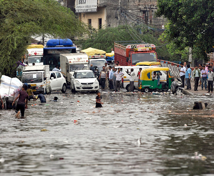 आखिर कब थमेगी आफत की बारिश?  जान और माल के नुकसान के बाद लोग हो चुके हैं बेहाल