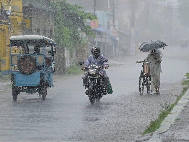 दिल्ली से लेकर असाम, पटना तक कई राज्यों में जमकर हुई बारिश, मौसम विभाग ने जारी किया अलर्ट