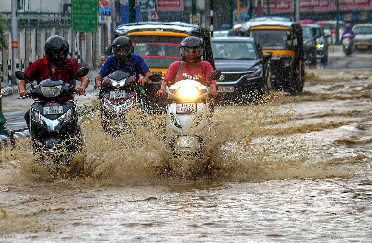 दिल्ली से लेकर असाम, पटना तक कई राज्यों में जमकर हुई बारिश, मौसम विभाग ने जारी किया अलर्ट