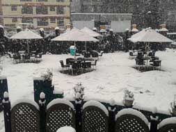 'Lonely valley': fresh snowfall cuts Kashmir off 'Lonely valley': fresh snowfall cuts Kashmir off