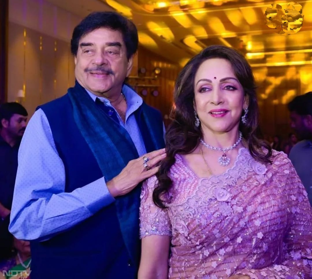 हेमा मालिनी ने फोटो को शेयर करते हुए सभी गेस्ट का शुक्रिया अदा किया. कैप्शन में ड्रीम गर्ल ने लिखा- 16/10/23 सच में मेरे जीवन का एक हीरे से भरा दिन था. दोस्तों, साथ काम करने वाले, परिवार और मेरे फैंस के साथ वो शाम यादगार रही. पूरी पार्टी में धरमजी का होना एक आशीर्वाद था. (फोटो क्रेडिट-इंस्टाग्राम-@dreamgirlhemamalini)