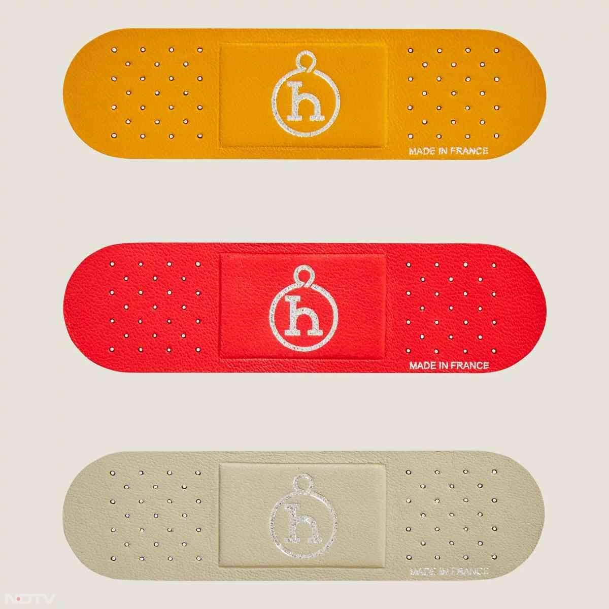 इसके अलावा ये कोई इंसानों की चोट पर लगाने वाली बैंडेज नहीं बल्कि सामानों को सुंदर दिखाने वाली बैंडेज है. यानी फैशनेबल मैनर में चीज़ों को सुंदर दिखाना.