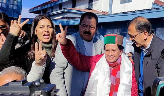 Himachal Assembly Election Results 2022: जीत की ओर बढ़ी कांग्रेस, जश्न में डूबे पार्टी नेता