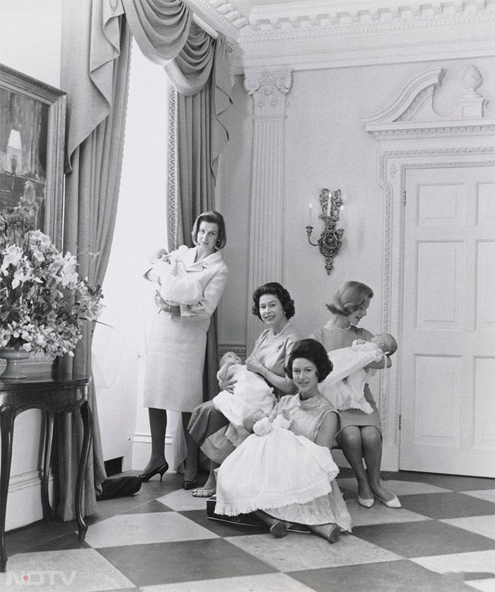 Queen Elizabeth II, Princess Margaret, Princess Alexandra and The Duchess of Kent with their babies in the 1964 portrait. (Lord Snowdon)