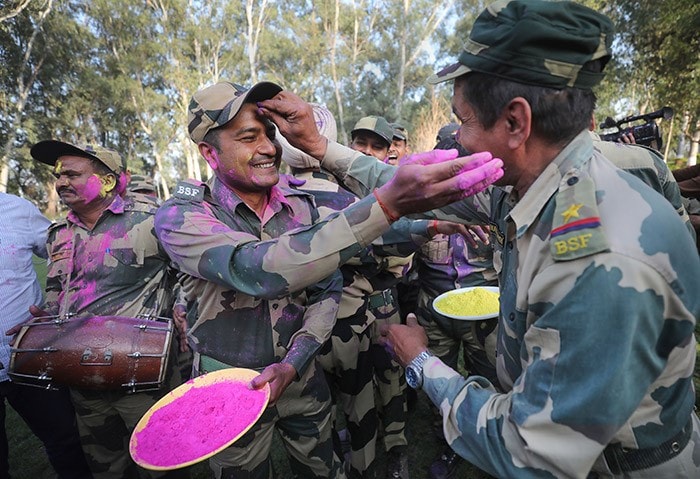 Holi 2022: Border Security Force (BSF) soldiers celebrate Holi in Jammu. (PTI)