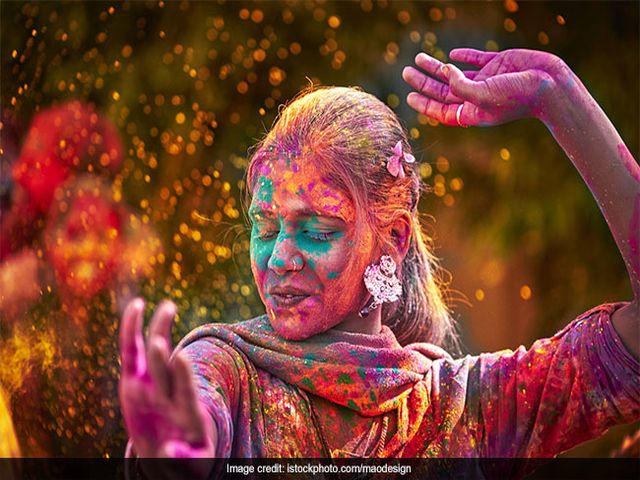 Holi 2019: How To Make Natural And Eco-Friendly Colours At Home Holi 2019: How To Make Natural And Eco-Friendly Colours At Home