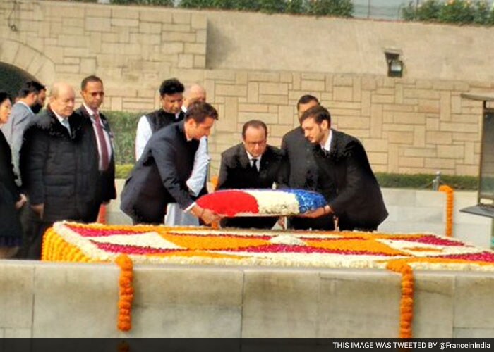 President Francios Hollande at Rajghat along with other French ministers and Union Minister Prakash Javadekar.