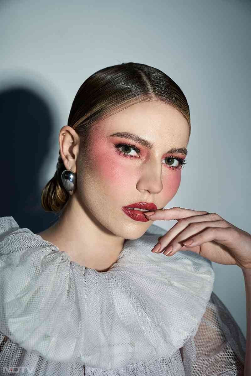 सर्दी के मौसम में भला कौन नहीं चाहता कि उसके चेहरे पर गुलाबी ग्&zwj;लो हो. Pic credit- Pexels