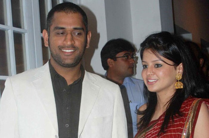 This was the year when one of India's most sought after bachelors got hitched. Mahendra Singh Dhoni apart from leading India to a slew of victories was finally bowled over by a maiden (Sakshi Rawat).<br><br>
After their wedding, which was a rather private and quiet affair, the newly married couple started making public appearances and the two were no doubt one of the biggest crowd pullers.<br><br>
MS's new hair-style to their first public appearance at their Ranchi home to a fun outing on the beaches of Goa, Mr and Mrs Dhoni oozed style in whatever they did.