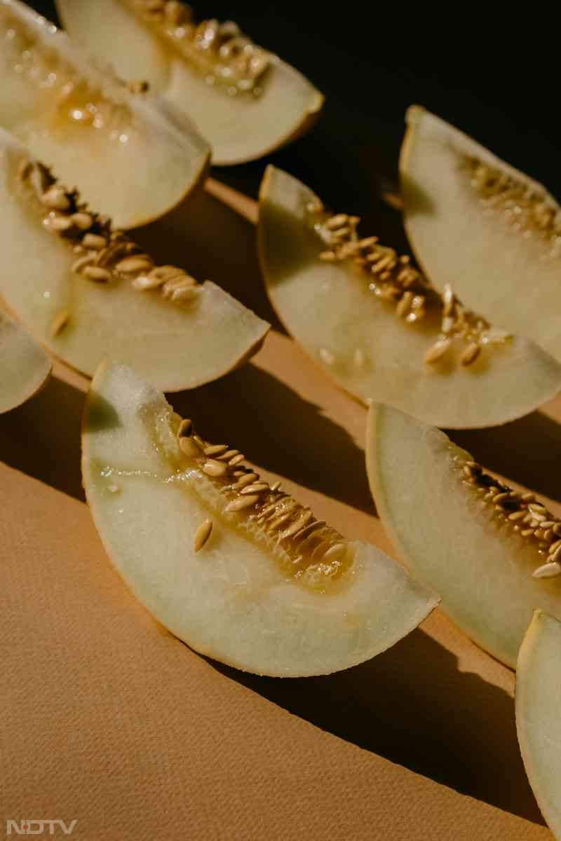 दरअसल कटे हुए फलों को ज्&zwj;यादा देर तक रख दिया जाए तो उनसे इंफेक्शन होने का खतरा बढ़ जाता है.