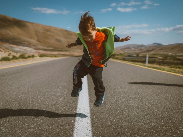 बच्चे को कॉन्फिडेंट बनाने के 7 तरीके