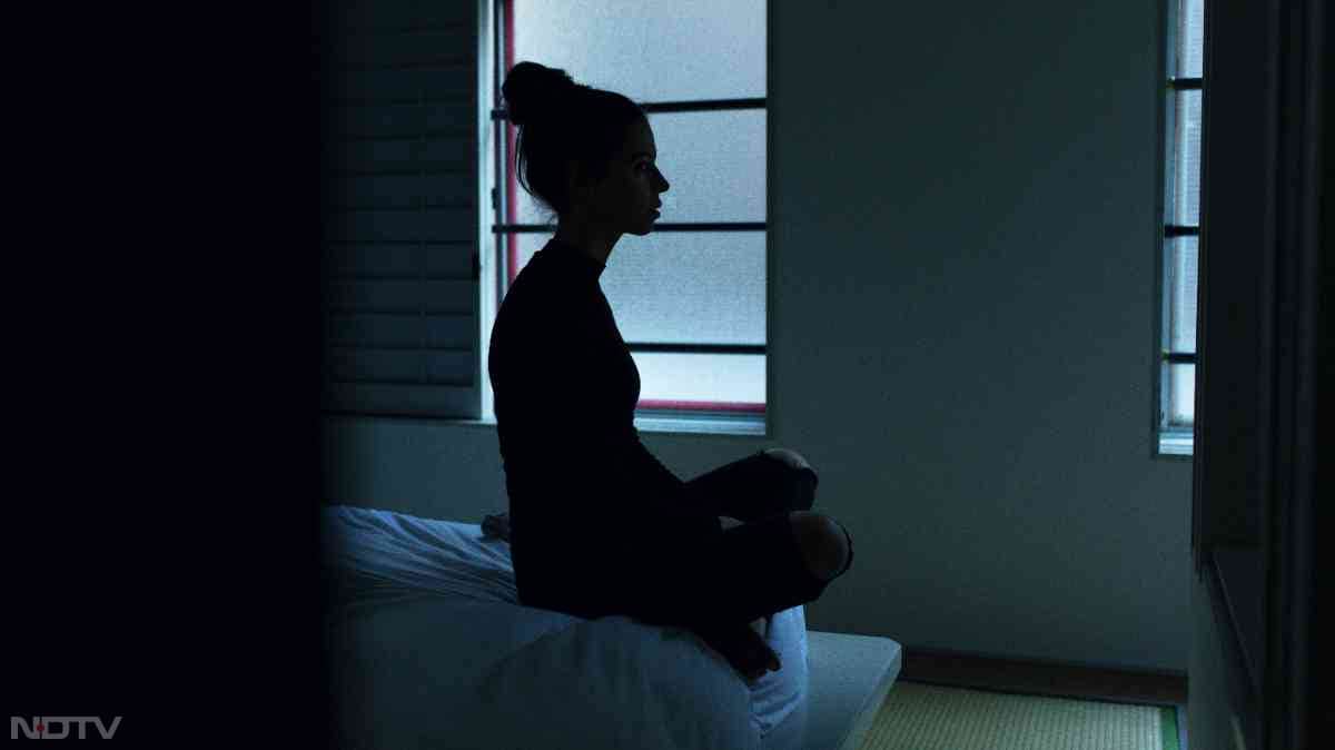 5. अलार्म - सुबह तय समय से 10 मिनट पहले का अलार्म लगाएं. वो 10 मिनट बैठ जाएं.