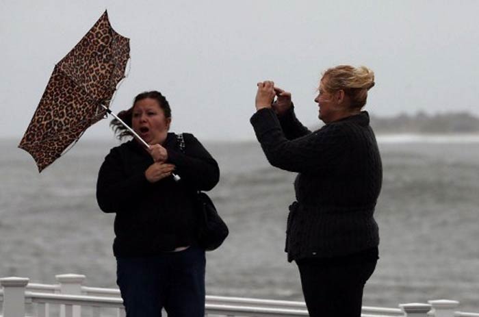 Superstorm Sandy slams into US East coast