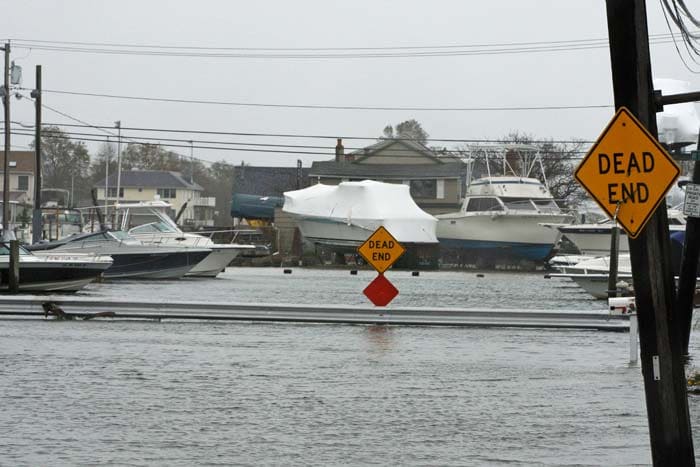 Superstorm Sandy slams into US East coast