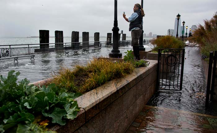 Superstorm Sandy slams into US East coast